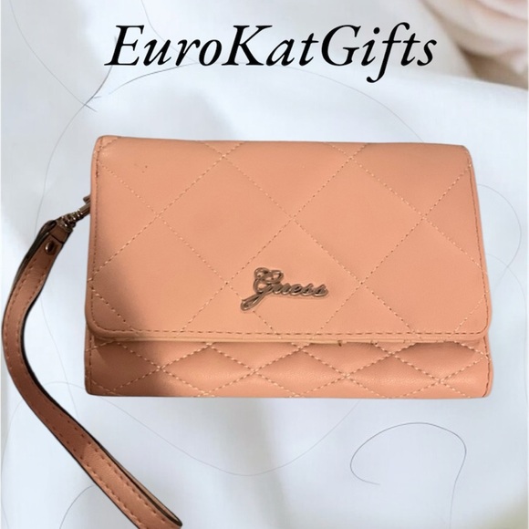 Guess Handbags - Guess Pink Blush Quilted Wristlet Like New
Trending